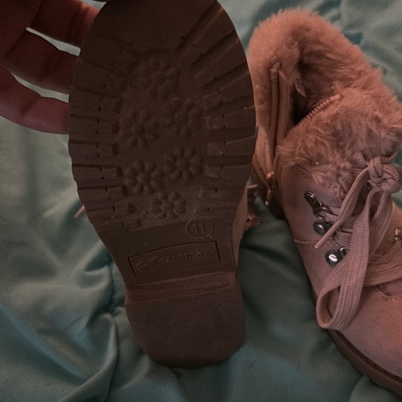 Girls pink booties - Picture 3 of 4